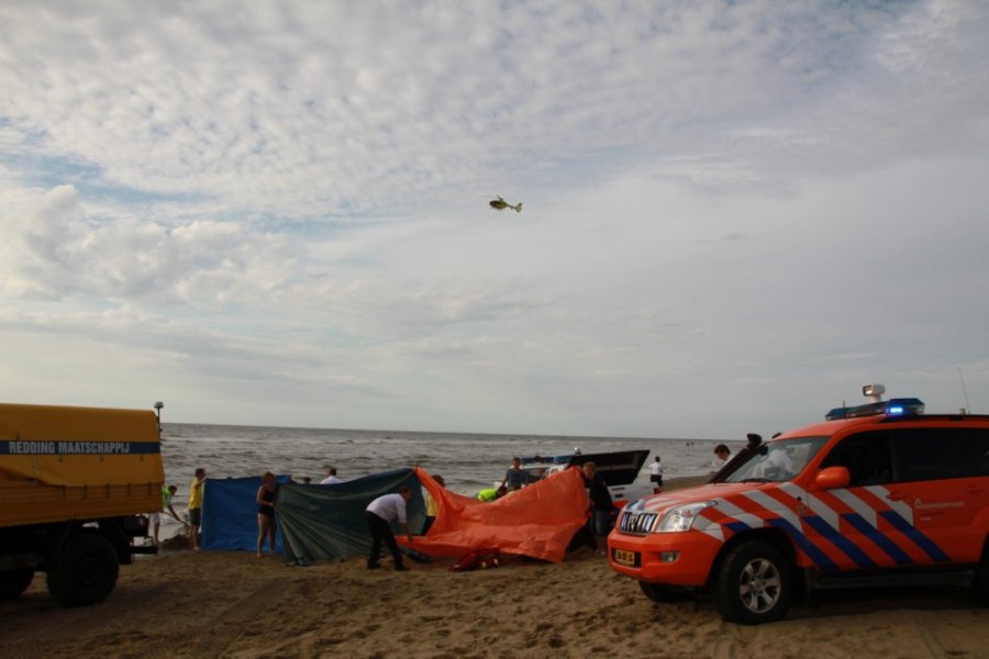 Reanimatie na verdrinking strand Katwijk